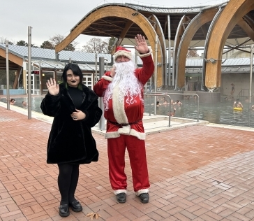 A fürdőn járt a Mikulás