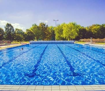 Swim training pool