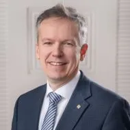Vezekényi Péter - Szállodaigazgató