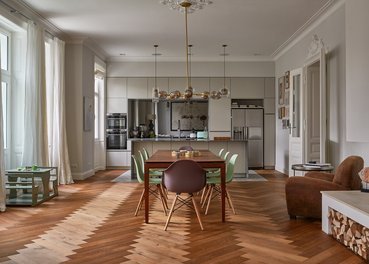 EDELHOLZ herringbone parquet in a classic environment