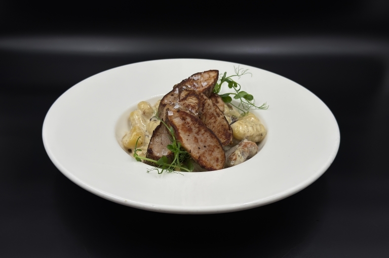 Sous-vide sertésszűz tejszínes erdei gombás gnocchi