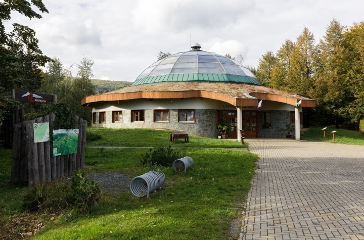 Besucherzentrum Bechtold István und Chernel Garten