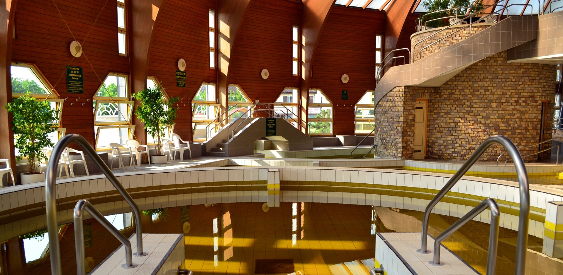 Gyógyfürdő, Strand