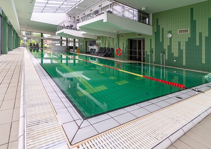 25 m long swimming pool