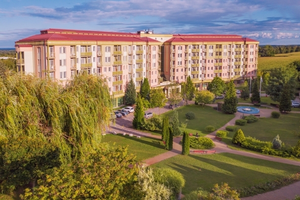 The Renovation of Hotel Karos Spa's Façade Continues