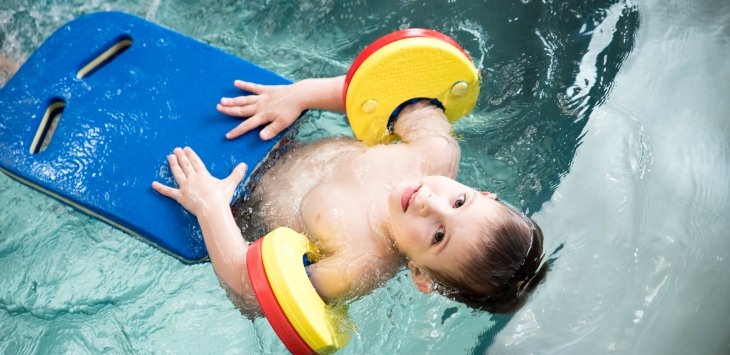 Stoller® Babyschwimmkurs mit Backfloat Selbstrettungsmethode