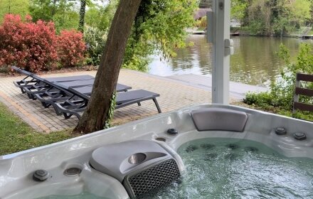 Sunshine Plus Waterfront Villa with Jacuzzi