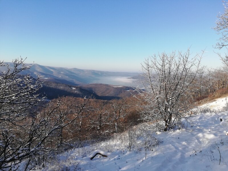 A téli Dunakanyar látképe