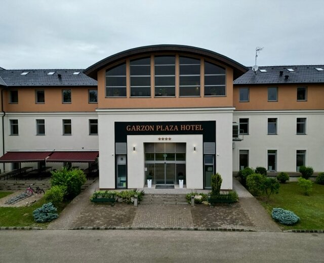 Hotel Garzon Plaza