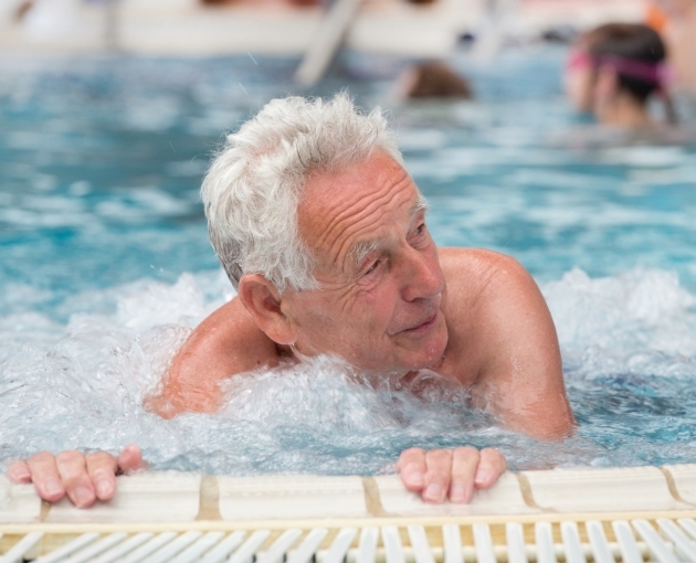 Hogyan nyugtatják meg az idegrendszert a gyógymedencében áramló apró buborékok?