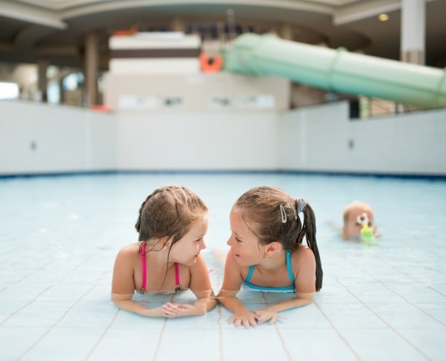 Van olyan, hogy túl sok strandolás? - Mennyi időt tölthetnek a gyerekek a strandfürdő medencéiben?