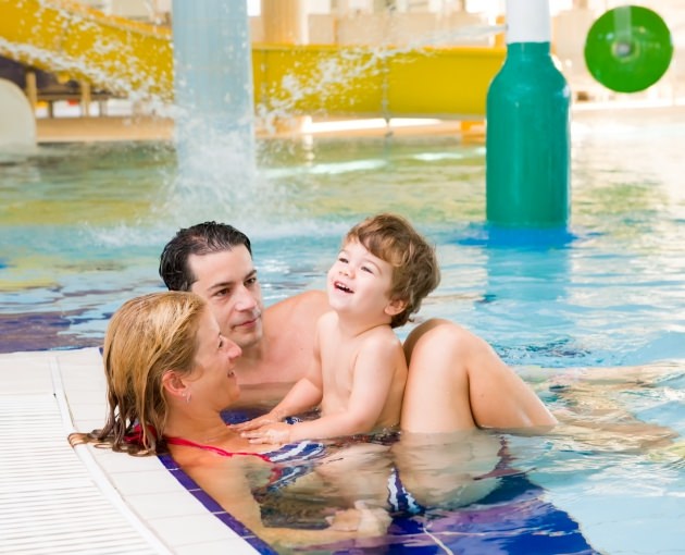 Gyerekbarát élményfürdők népszerűsége - Miért szeretik annyira a családosok a sárvári wellnessfürdőt?