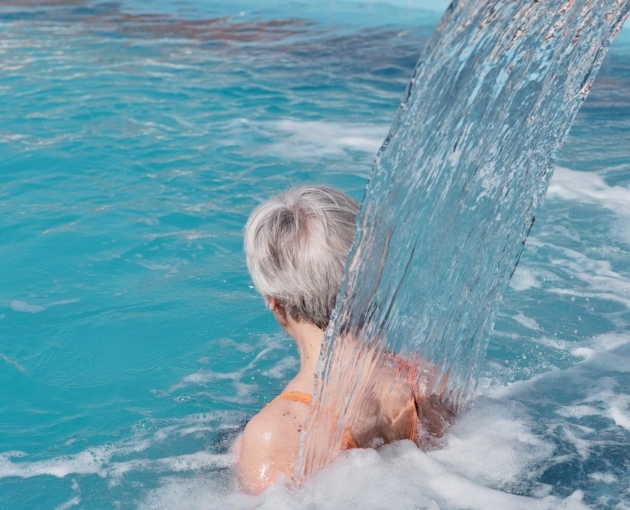 Miért fájnak gyakrabban az ízületek télen, és hogyan segíthet ezen a gyógyfürdőzés?