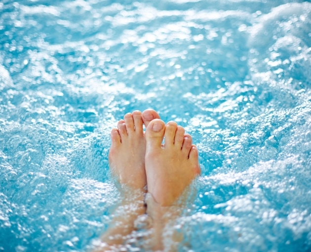 A különböző hőfokú medencék váltakozása: természetes támogatás a mikrokeringésnek és a téli betegségek megelőzésének