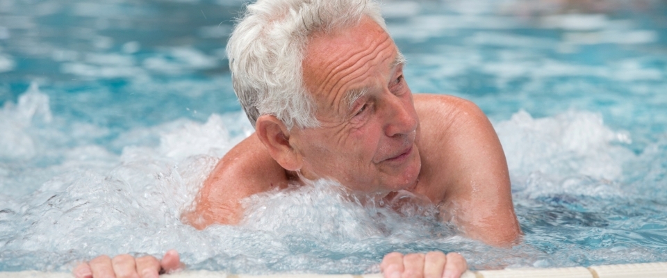 Hogyan nyugtatják meg az idegrendszert a gyógymedencében áramló apró buborékok?