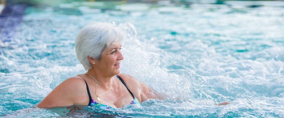 Öt ok, amiért a gyógyfürdőzés az egyik legideálisabb kikapcsolódási mód az idősödő emberek számára