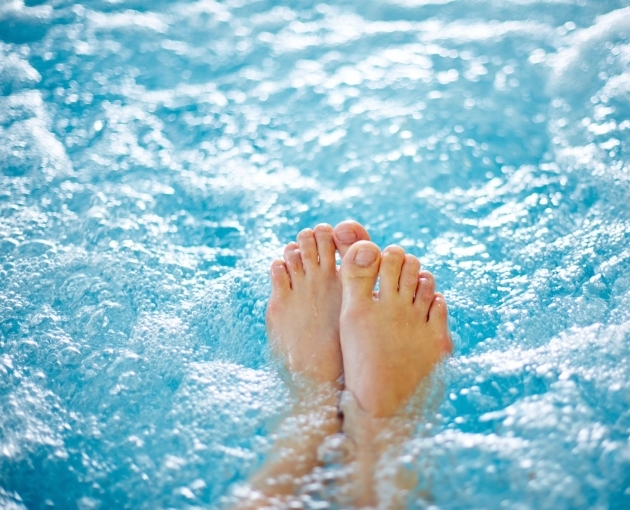 A különböző hőfokú medencék váltakozása: természetes támogatás a mikrokeringésnek és a téli betegségek megelőzésének