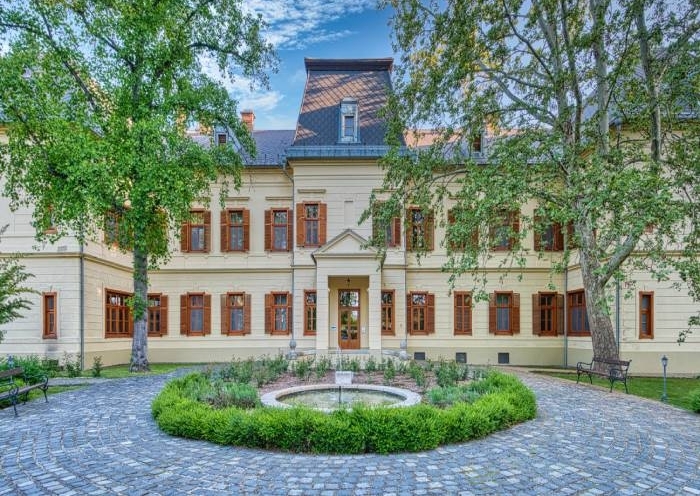 Wellness, ősfás park és 100% relax vár a Főnix Wellness Resort kastélyhotelben - Az Utazómajom cikke a Főnix Wellness Resort****-ról