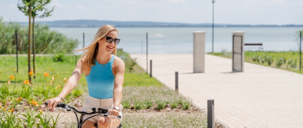 Csónakázás a föld alatt: a tapolcai tavasbarlang a Balaton partjáról