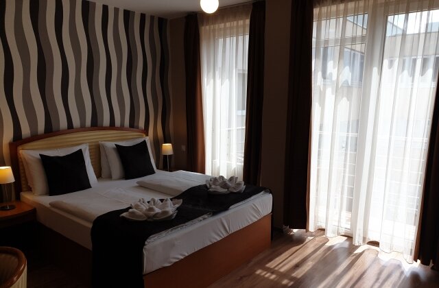 Superior Doppelzimmer mit Zutsatzbett - Six Inn Hotel Budapest
