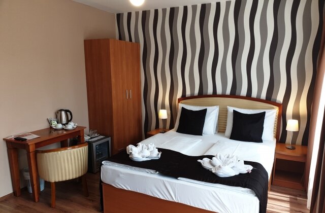 Superior Doppelzimmer mit Zutsatzbett - Six Inn Hotel Budapest