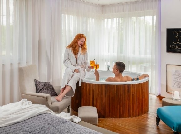 Páros romantika jakuzzis szobánkban